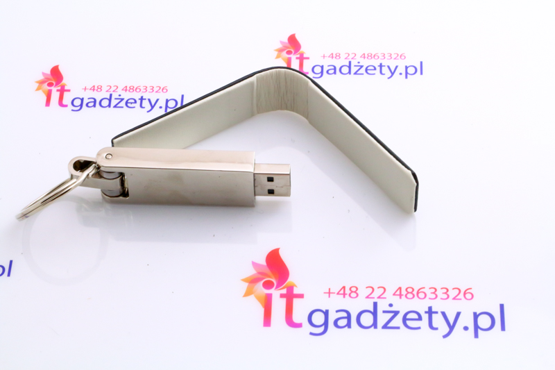 USB w czarnej skórzanej obudowie