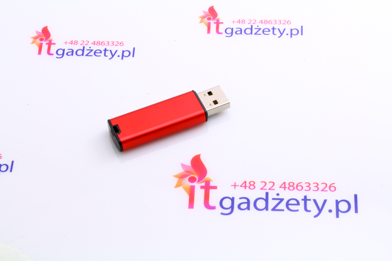 Czerwony, niedrogi pendrive pod grawer logo
