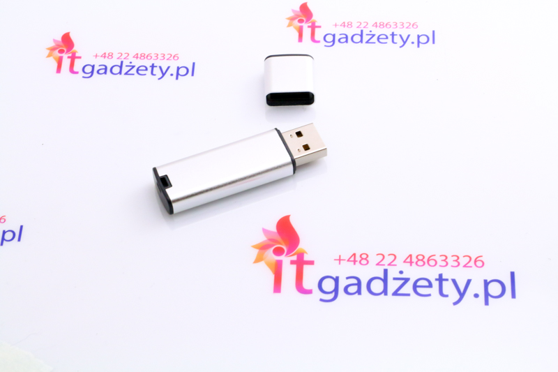 Srebrny, niedrogi pendrive pod grawer logo