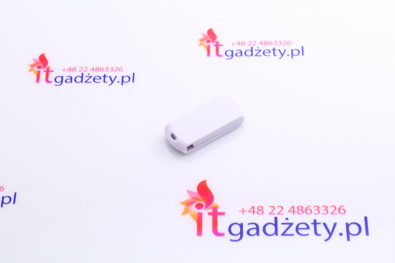Biały pendrive z nadrukiem logo